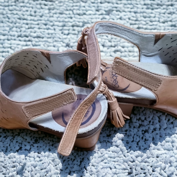 Abeo Bio System Leather Tan Heeled Sandals with Tassels - Picture 9 of 11